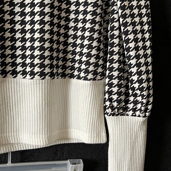 2 pic set - Picture 3 of 5